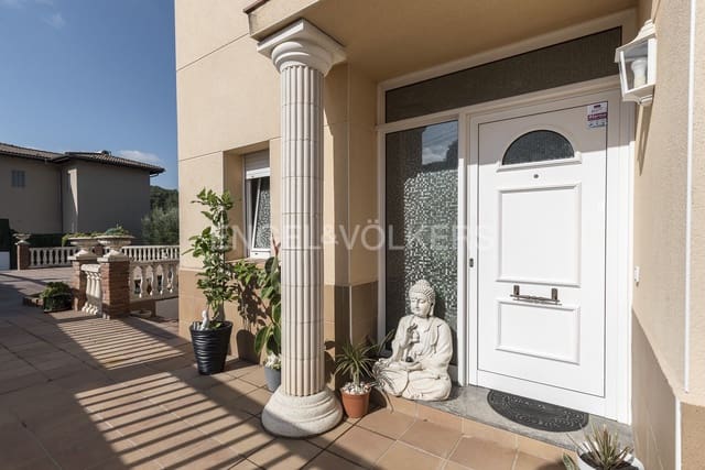 4 sypialnia Willa na sprzedaż w Canyelles z basenem garażem - 399 000 € (Ref: 9091690)