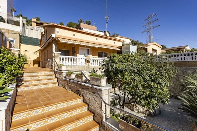 4 soveværelse Villa til salg i Sant Boi de Llobregat med garage - € 530.000 (Ref: 9091693)