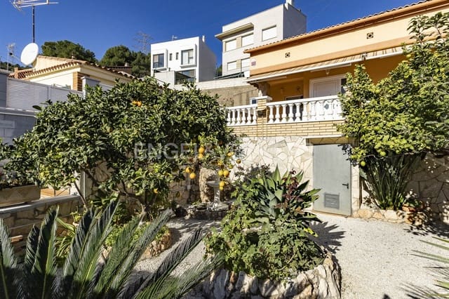 4 soveværelse Villa til salg i Sant Boi de Llobregat med garage - € 530.000 (Ref: 9091693)