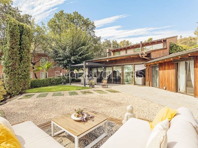 4 Zimmer Villa zu verkaufen in Santa Coloma de Cervelló mit Garage - 840.000 € (Ref: 9091814)