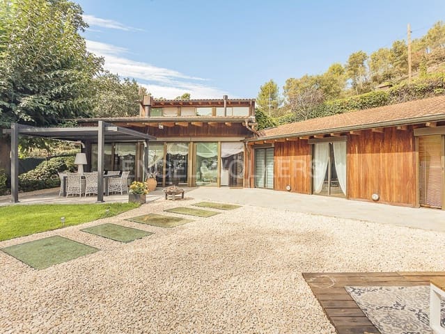 4 Zimmer Villa zu verkaufen in Santa Coloma de Cervelló mit Garage - 840.000 € (Ref: 9091814)