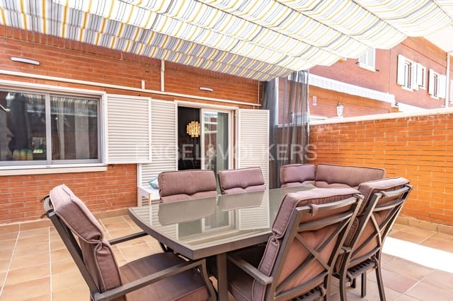4 soveværelse Byhus til salg i Badalona med garage - € 560.000 (Ref: 9097646)