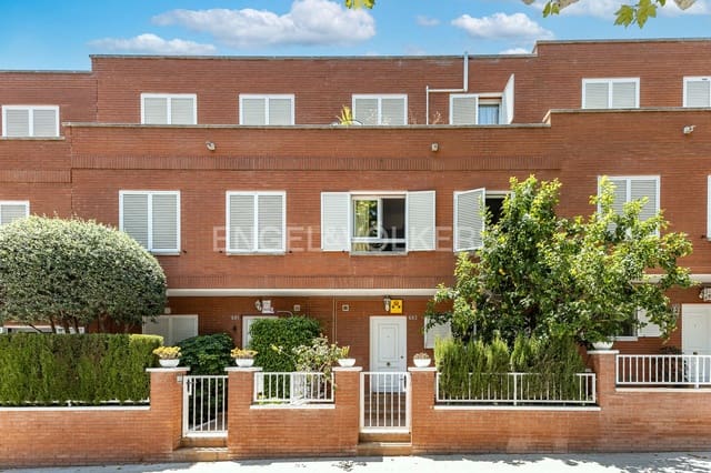 4 soveværelse Byhus til salg i Badalona med garage - € 560.000 (Ref: 9097646)