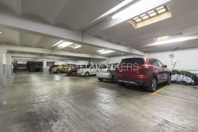 Garage til salg i Horta, Barcelona by - € 460.000 (Ref: 9105082)