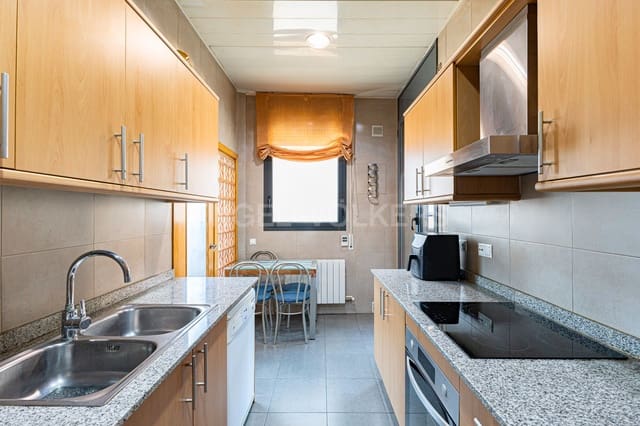 3 soveværelse Lejlighed til salg i Cornellà de Llobregat med garage - € 439.000 (Ref: 9106133)