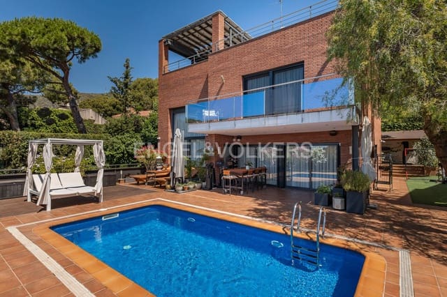 5 quarto Moradia para venda em Castelldefels com piscina garagem - 1 800 000 € (Ref: 9109138)