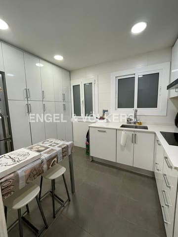 3 soveværelse Lejlighed til leje i Navas, Barcelona by - € 1.650 (Ref: 9109145)