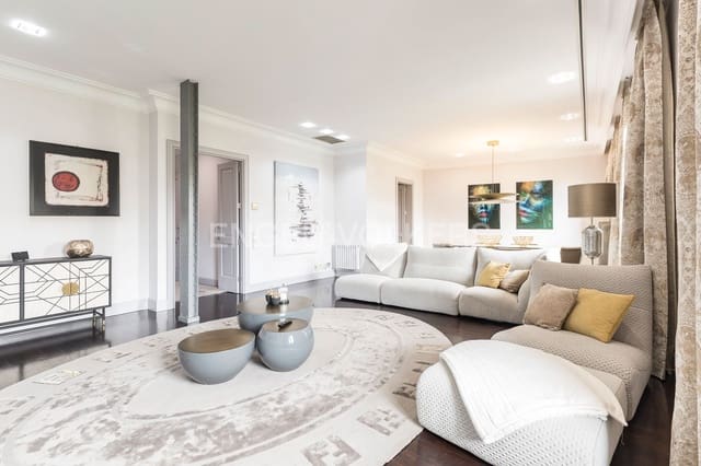 4 soveværelse Lejlighed til leje i La Dreta de L'Eixample, Barcelona by - € 10.000 (Ref: 9110936)