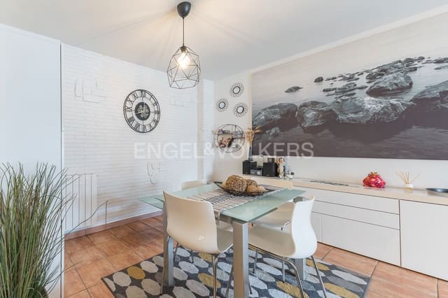 5 soveværelse Villa til salg i Sant Boi de Llobregat med swimmingpool garage - € 480.000 (Ref: 9112996)