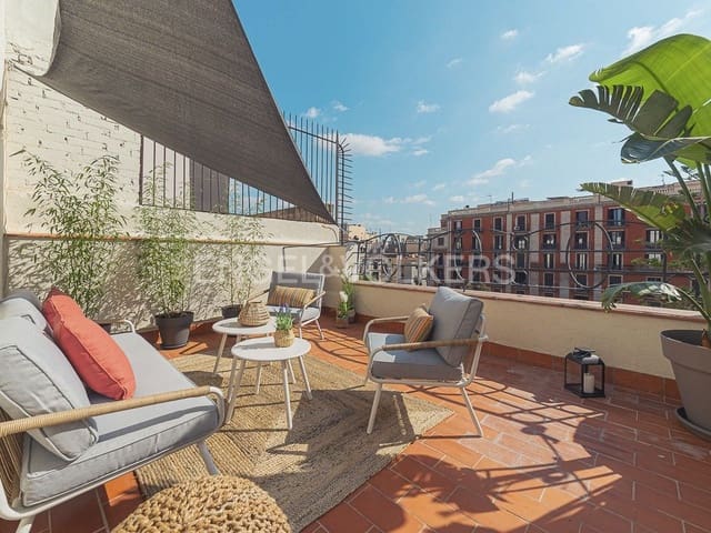 2 soveværelse Lejlighed til leje i El Barri Gòtic, Barcelona by - € 2.500 (Ref: 9115605)