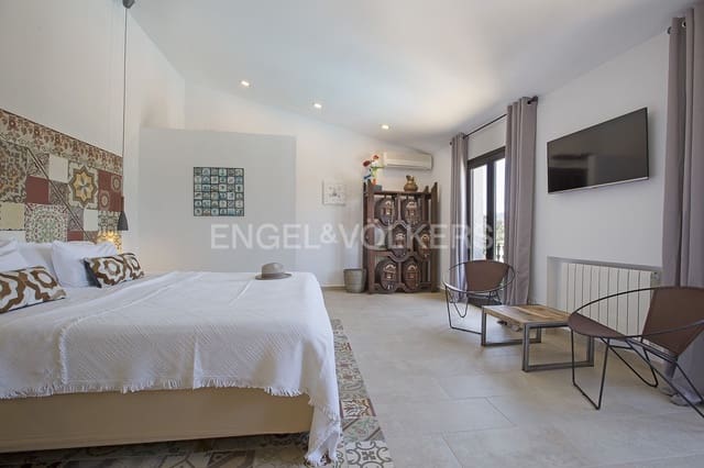 9 sypialnia Willa na sprzedaż w Canyelles z basenem - 2 750 000 € (Ref: 9117428)