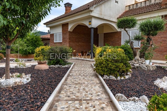5 Zimmer Villa zu verkaufen in Caldes de Montbui mit Garage - 630.000 € (Ref: 9117434)
