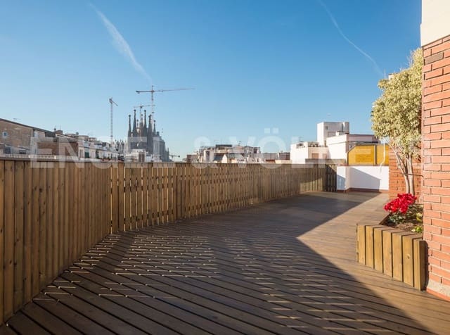 2 soveværelse Penthouse til leje i La Sagrada Família, Barcelona by - € 2.805 (Ref: 9118149)