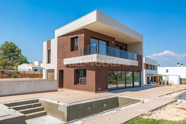 4 soveværelse Villa til salg i Sant Esteve Sesrovires med swimmingpool garage - € 980.000 (Ref: 9119612)