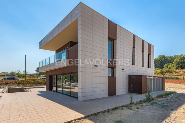 4 soveværelse Villa til salg i Sant Esteve Sesrovires med swimmingpool garage - € 980.000 (Ref: 9119612)
