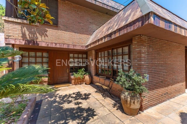 6 soveværelse Villa til salg i Bellaterra, Cerdanyola del Vallès med swimmingpool garage - € 1.195.000 (Ref: 9124323)