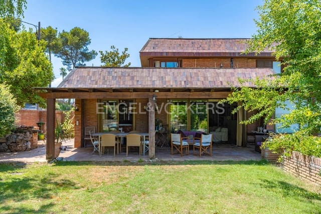6 soveværelse Villa til salg i Bellaterra, Cerdanyola del Vallès med swimmingpool garage - € 1.195.000 (Ref: 9124323)