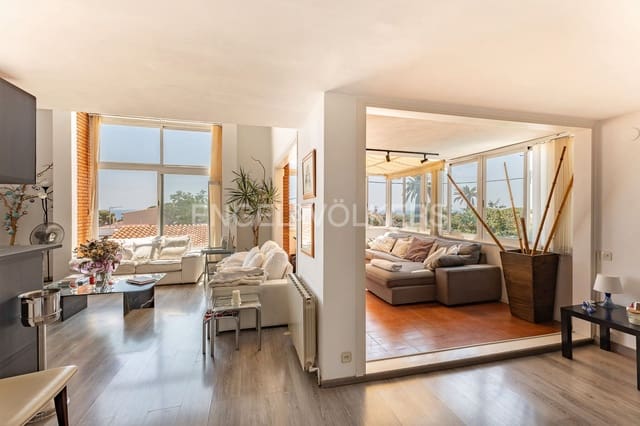 4 soveværelse Semi-Rækkehus til salg i El Masnou med swimmingpool garage - € 750.000 (Ref: 9126172)