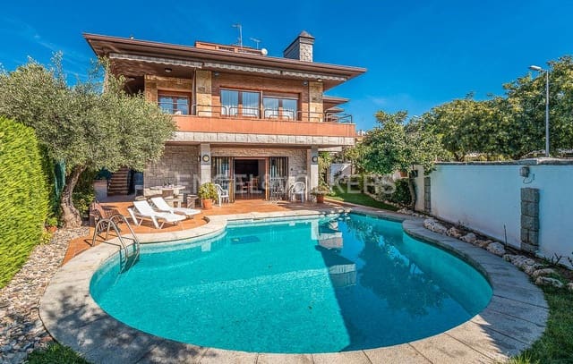 5 bedroom Villa for sale in Pineda de Mar with pool - € 950,000 (Ref: 9127743)