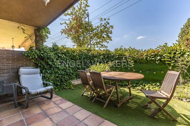 5 soveværelse Villa til salg i Cerdanyola del Vallès med garage - € 585.000 (Ref: 9129935)