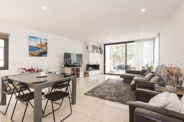 4 soveværelse Semi-Rækkehus til salg i Sant Pere de Ribes med swimmingpool garage - € 975.000 (Ref: 9134845)