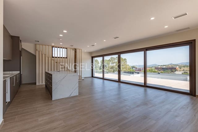 4 soveværelse Villa til leje i Sant Esteve Sesrovires med swimmingpool garage - € 3.900 (Ref: 9137441)