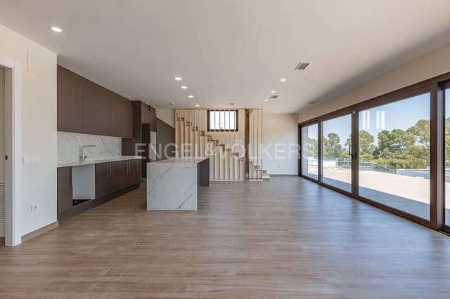 4 soveværelse Villa til leje i Sant Esteve Sesrovires med swimmingpool garage - € 3.900 (Ref: 9137441)