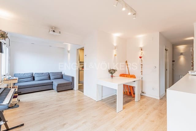3 soveværelse Penthouse til salg i La Sagrera, Barcelona by - € 560.000 (Ref: 9145738)