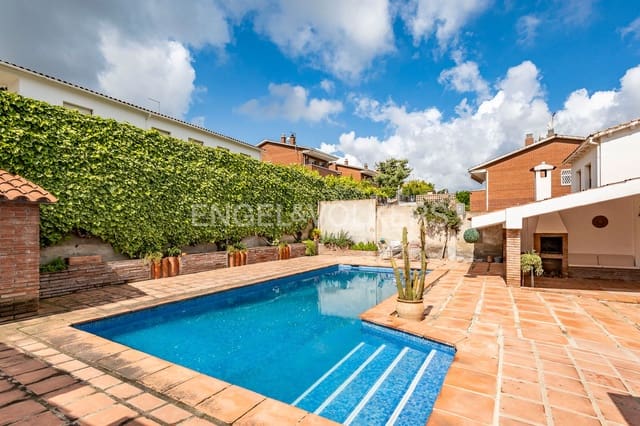4 soveværelse Villa til salg i Esparreguera med swimmingpool garage - € 386.200 (Ref: 9145745)