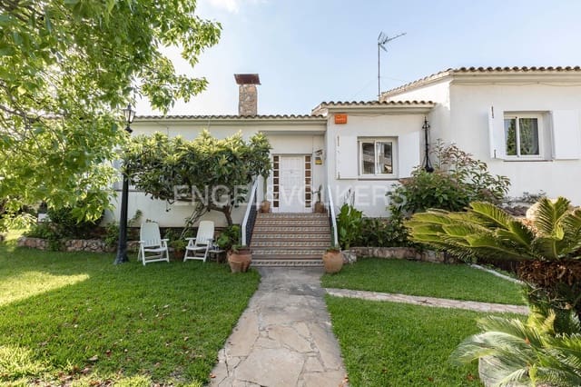 4 soveværelse Villa til salg i El Vendrell med swimmingpool garage - € 475.000 (Ref: 9145751)