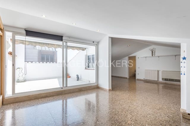 5 bedroom Penthouse for sale in Terrassa with garage - € 559,000 (Ref: 9172365)