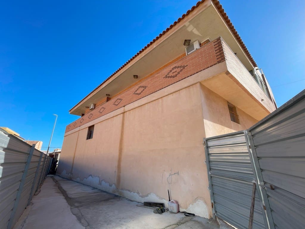 4 soverom Kjedet enebolig til salgs i La Union med garasje - € 370 000 (Ref: 8823810)