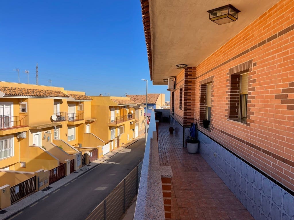 4 soverom Kjedet enebolig til salgs i La Union med garasje - € 370 000 (Ref: 8823810)