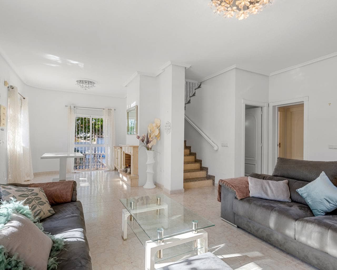 5 Zimmer Villa zu verkaufen in Ciudad Quesada mit Pool Garage - 680.000 € (Ref: 8959841)