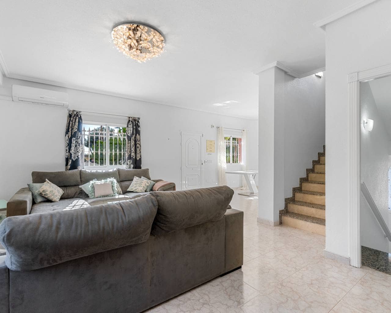 5 Zimmer Villa zu verkaufen in Ciudad Quesada mit Pool Garage - 680.000 € (Ref: 8959841)