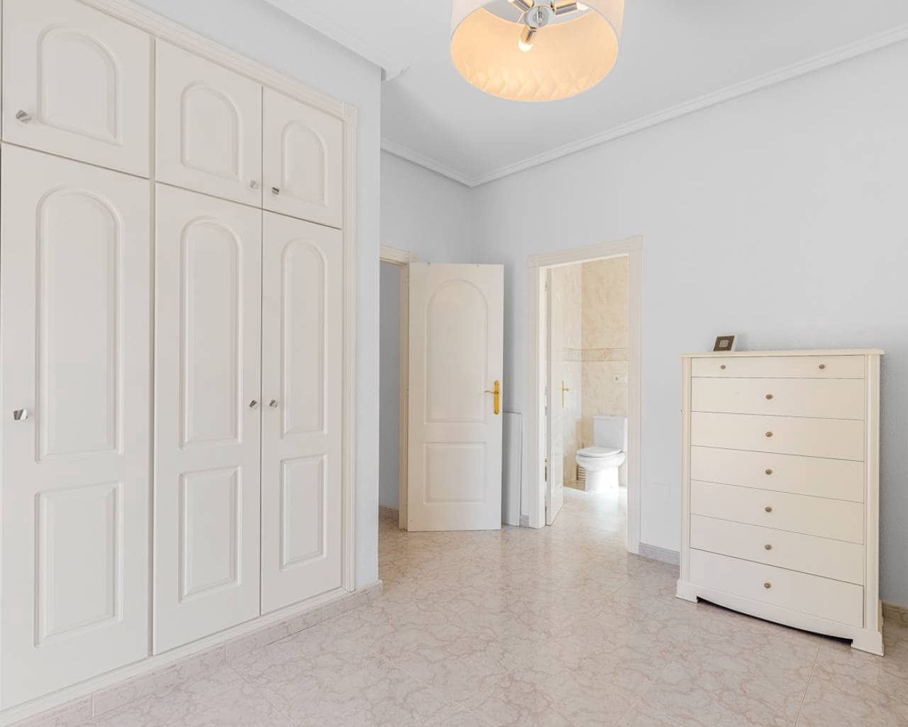 5 Zimmer Villa zu verkaufen in Ciudad Quesada mit Pool Garage - 680.000 € (Ref: 8959841)