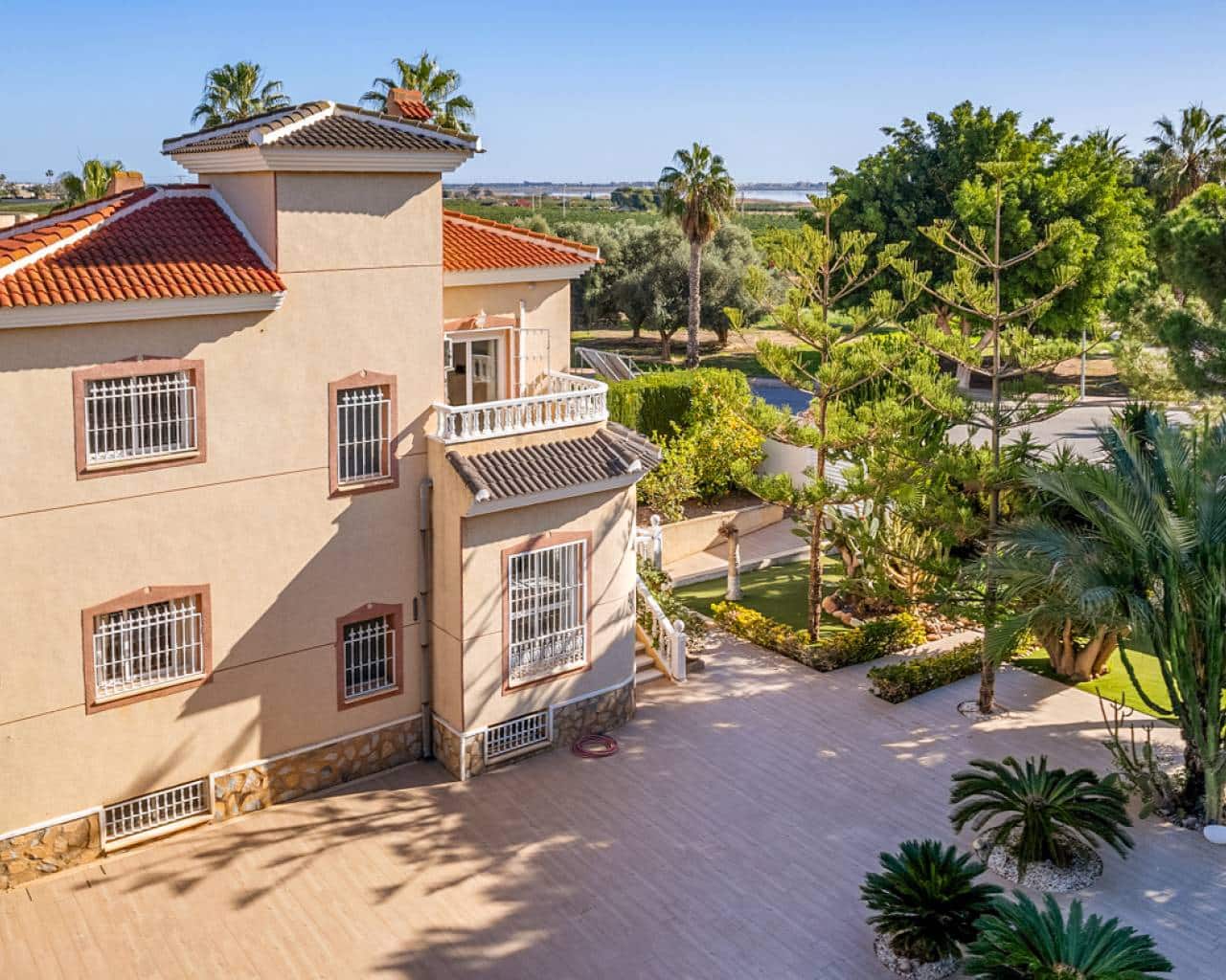 5 Zimmer Villa zu verkaufen in Ciudad Quesada mit Pool Garage - 680.000 € (Ref: 8959841)