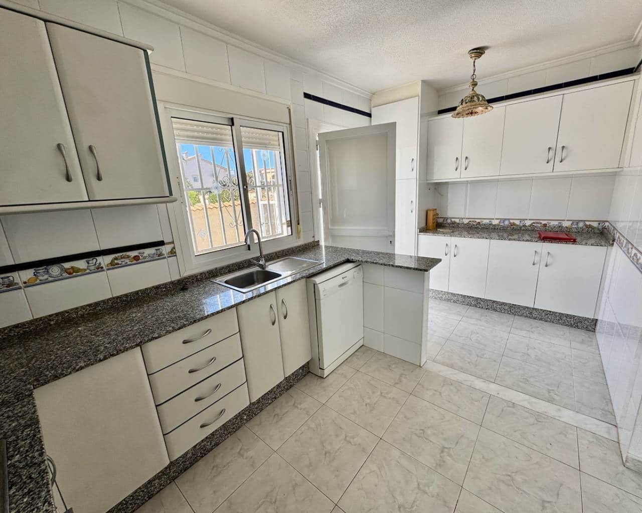 4 soveværelse Villa til salg i Ciudad Quesada med swimmingpool garage - € 375.000 (Ref: 8959843)