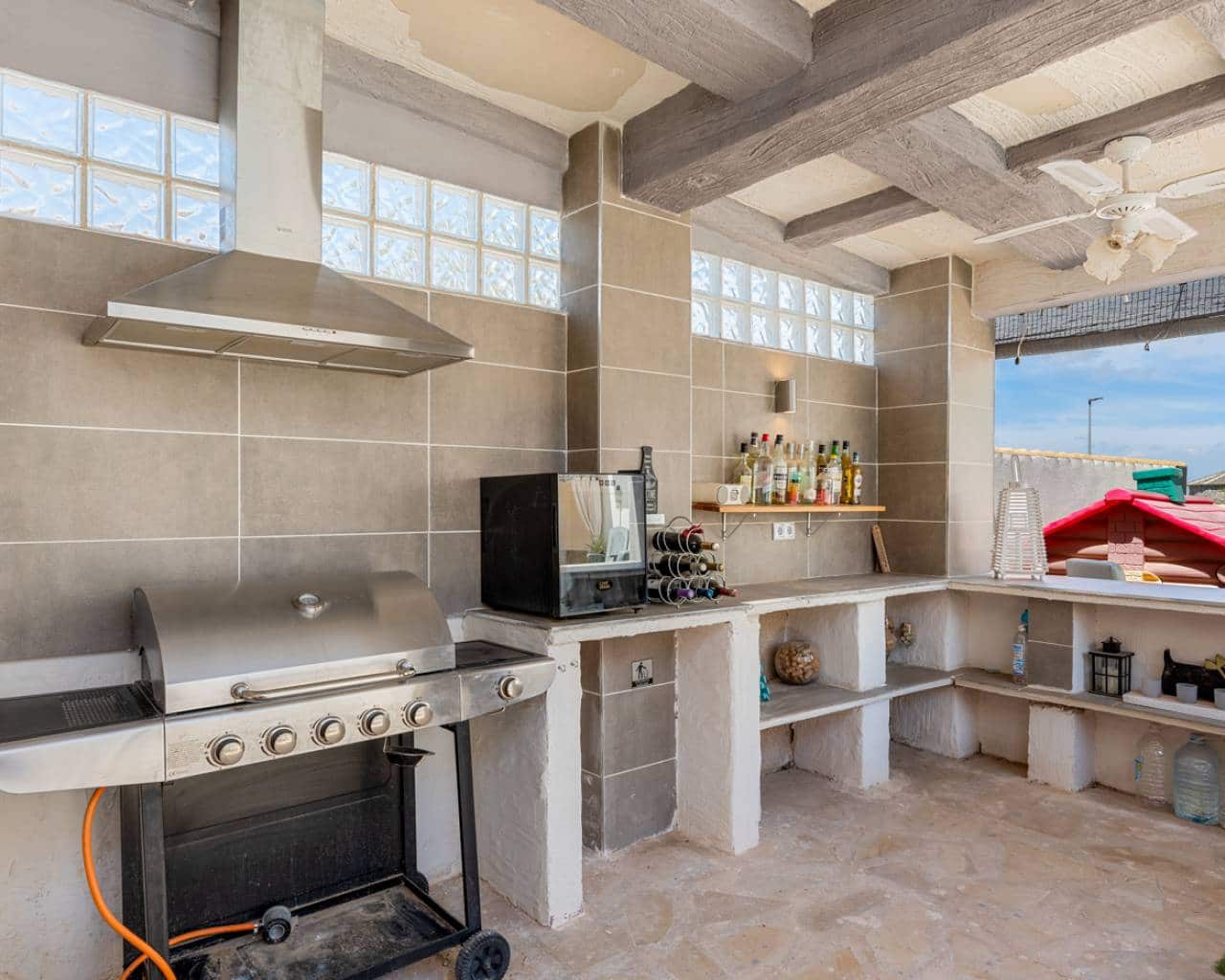 6 soverom Villa til salgs i Benijofar med svømmebasseng garasje - € 525 000 (Ref: 8959850)