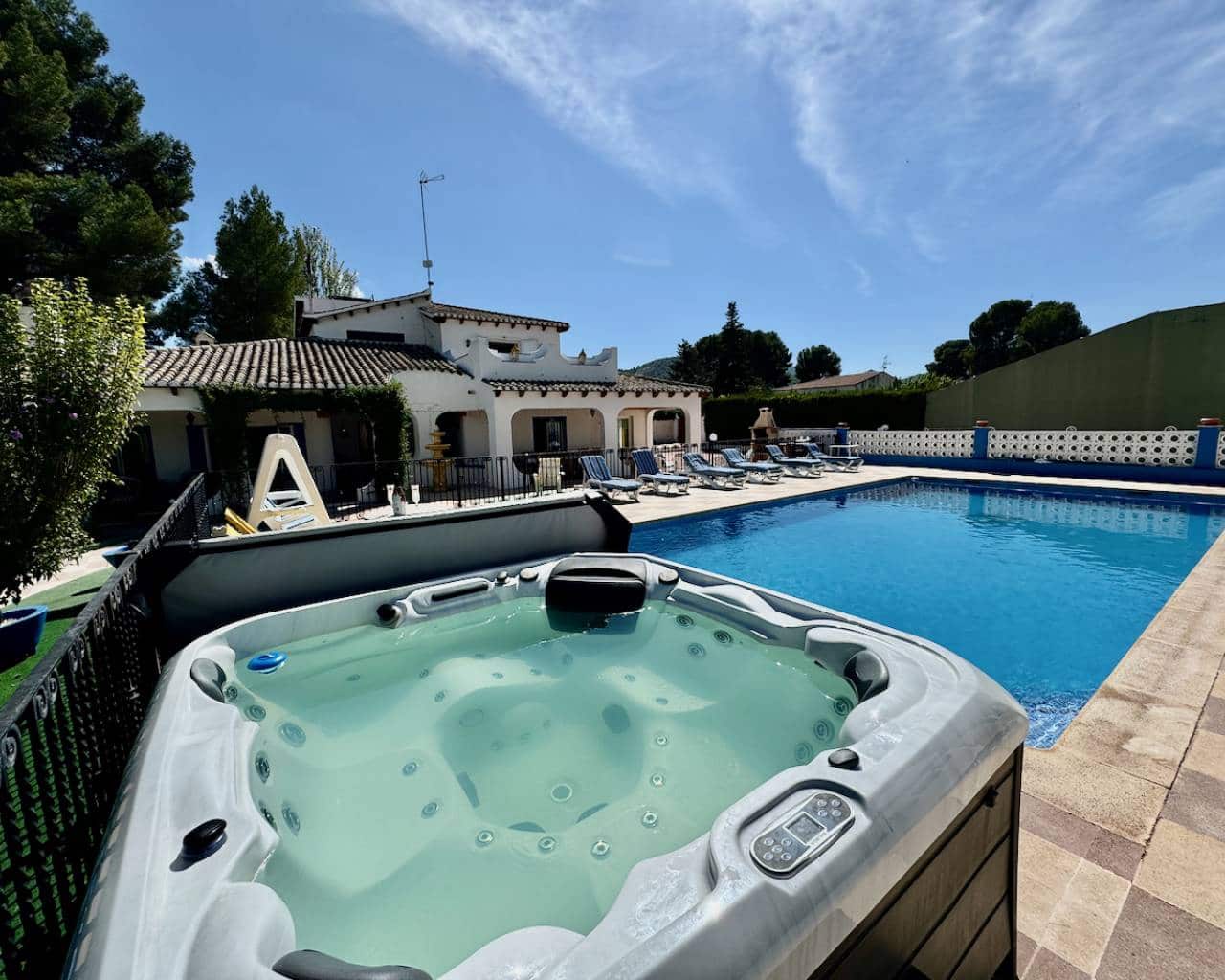 8 sypialnia Finka/Dom wiejski na sprzedaż w Castalla z basenem garażem - 655 000 € (Ref: 8959852)