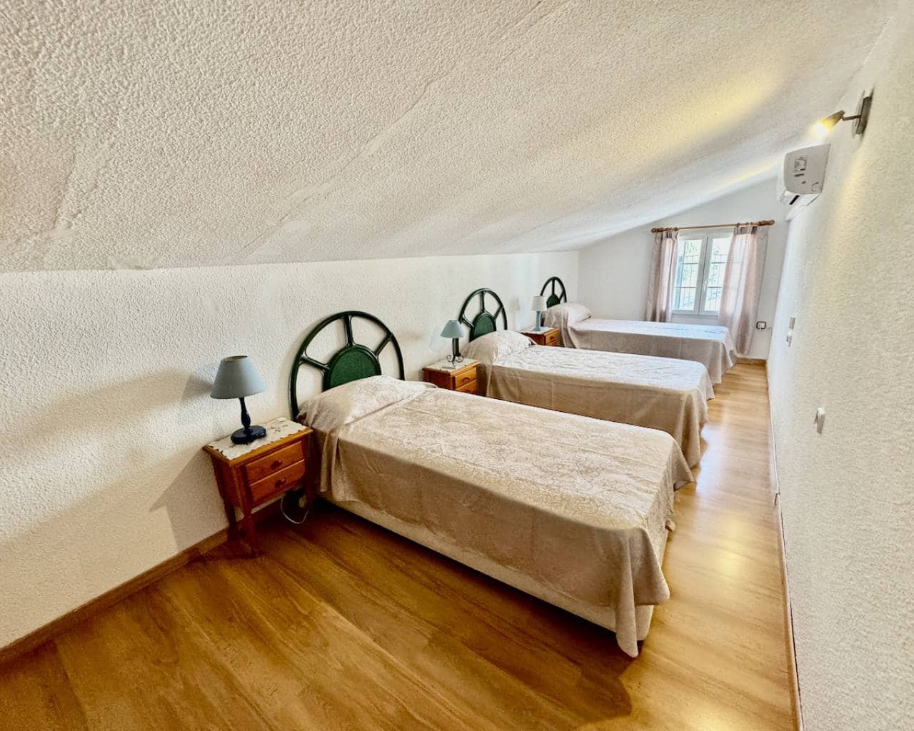 8 sypialnia Finka/Dom wiejski na sprzedaż w Castalla z basenem garażem - 655 000 € (Ref: 8959852)