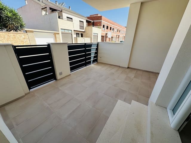 3 bedroom Villa for sale in Pilar de la Horadada ciudad, Pilar de la Horadada with garage - € 265,000 (Ref: 8966367)