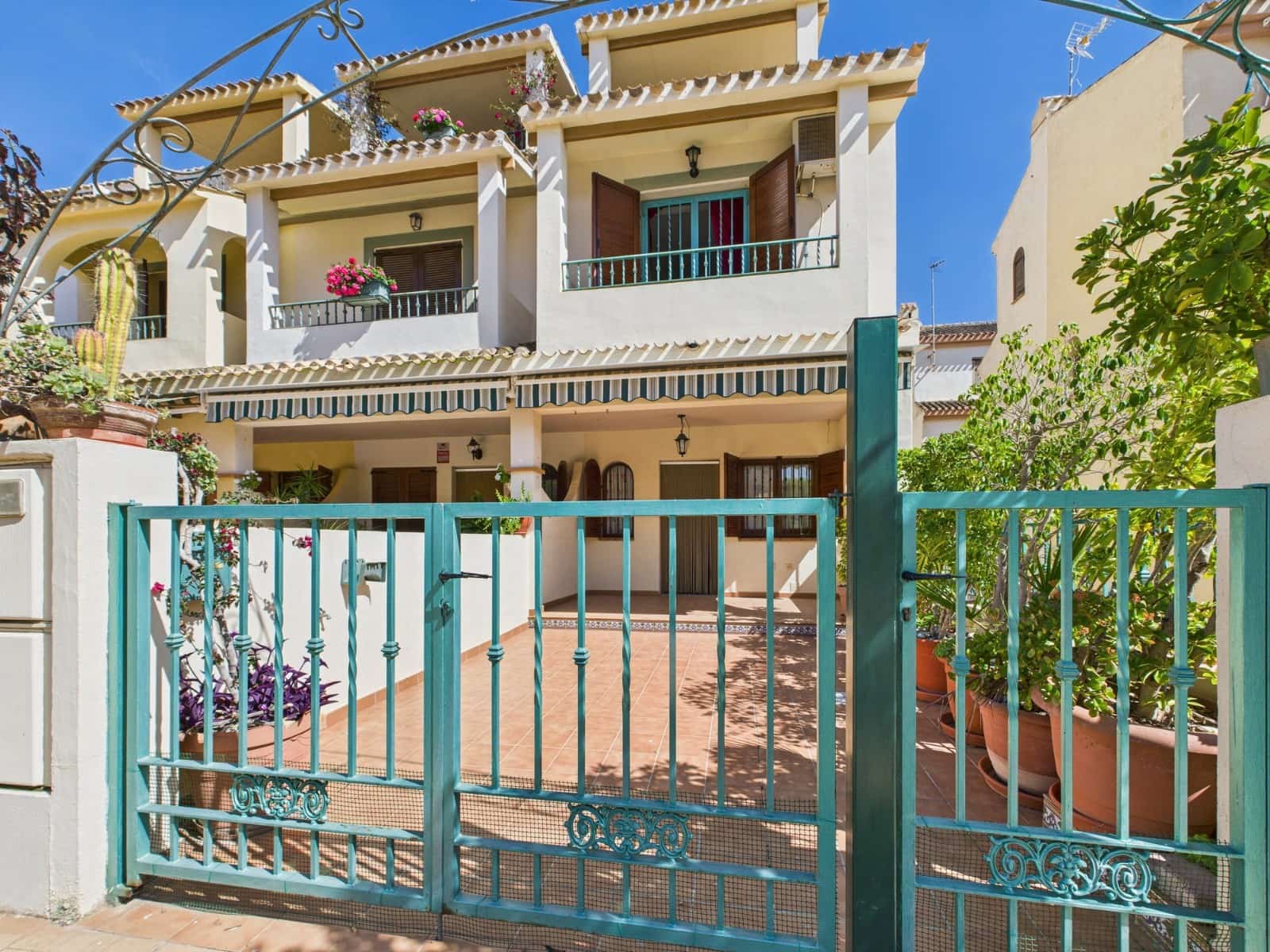 4 chambre Maison de Ville à vendre à Los Alcazares - 194 900 € (Ref: 8966401)