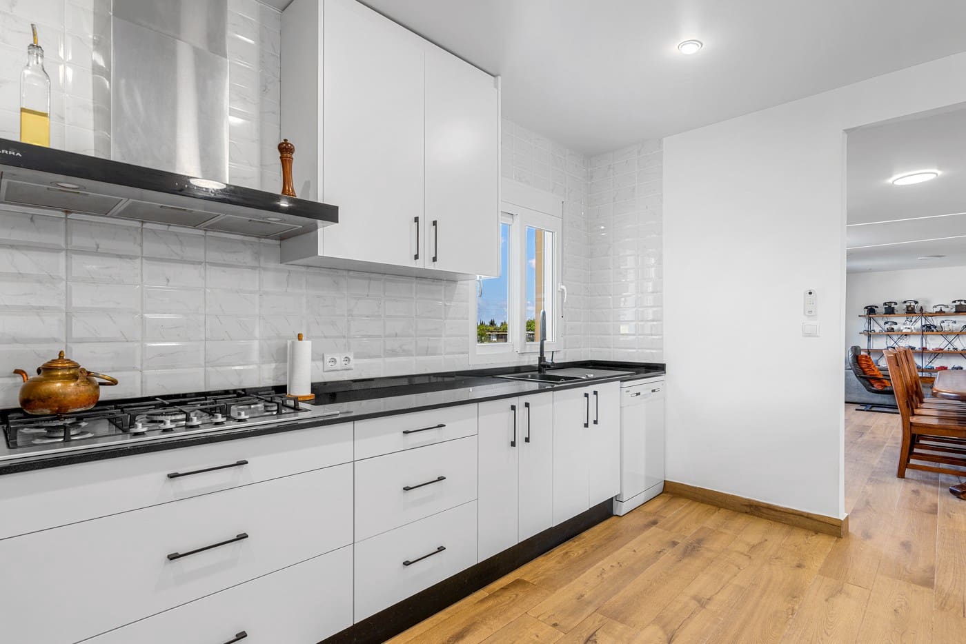 6 bedroom Villa for sale in Los Montesinos with pool - € 779,000 (Ref: 8966424)