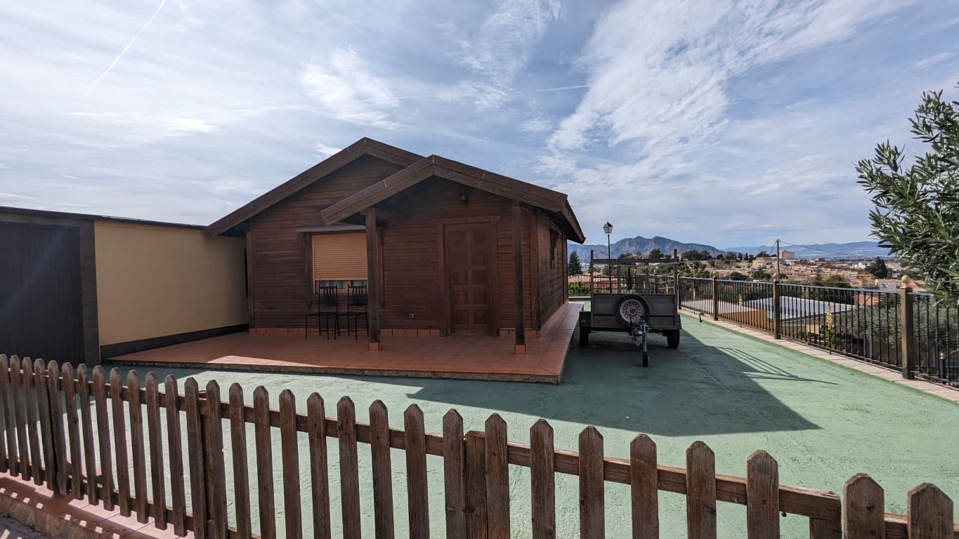 4 bedroom Villa for sale in Bigastro with pool garage - € 499,900 (Ref: 8966470)