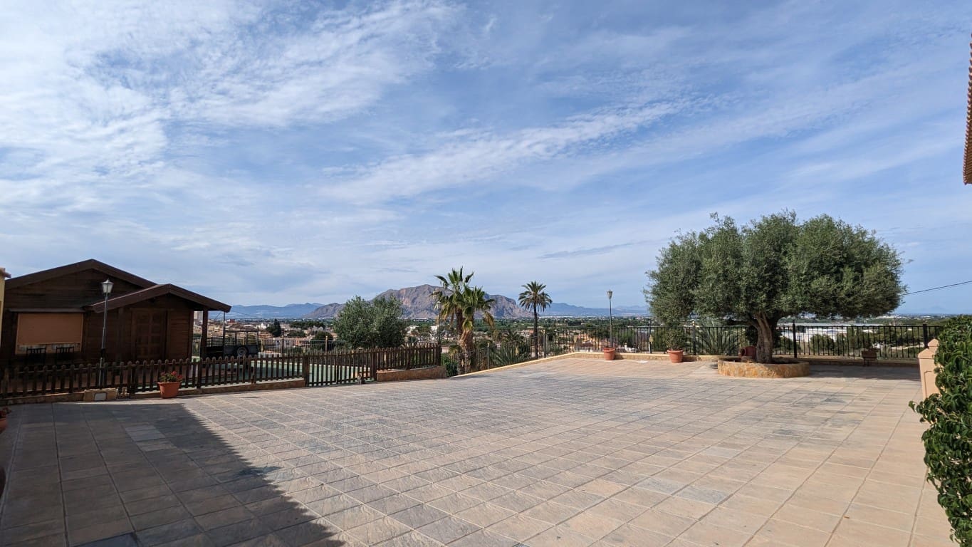 4 bedroom Villa for sale in Bigastro with pool garage - € 499,900 (Ref: 8966470)