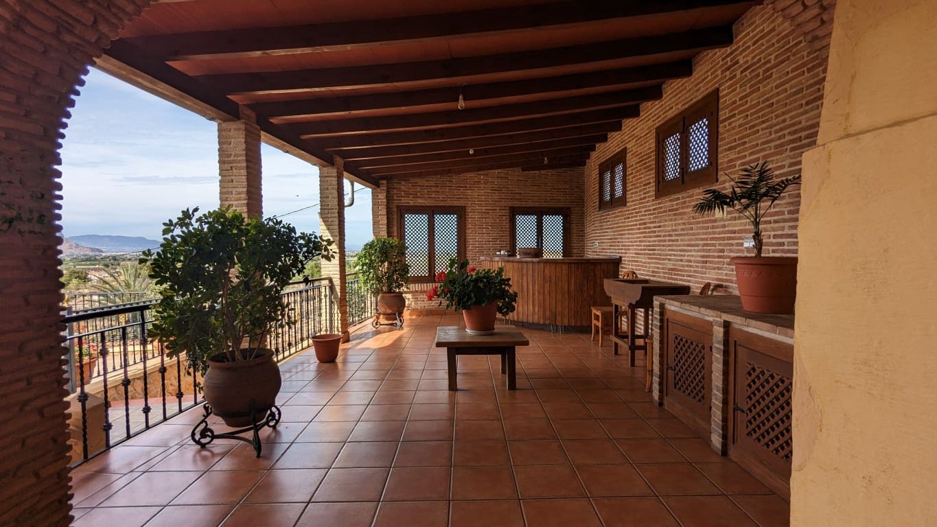 4 bedroom Villa for sale in Bigastro with pool garage - € 499,900 (Ref: 8966470)