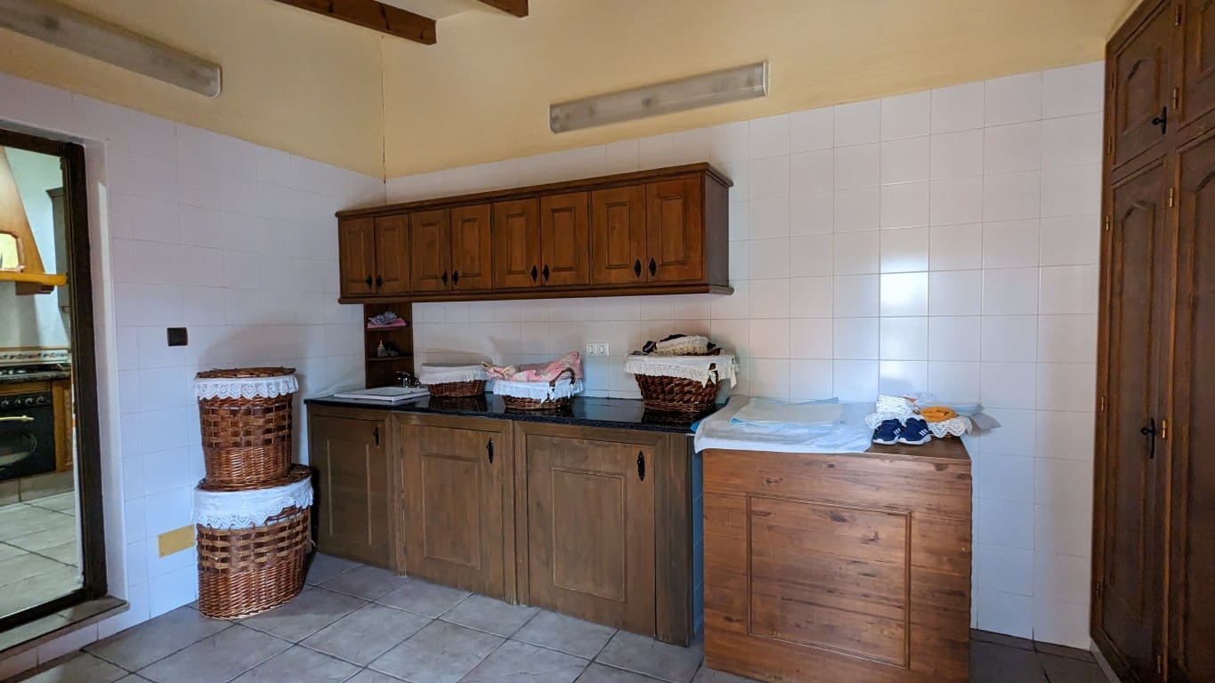 4 bedroom Villa for sale in Bigastro with pool garage - € 499,900 (Ref: 8966470)