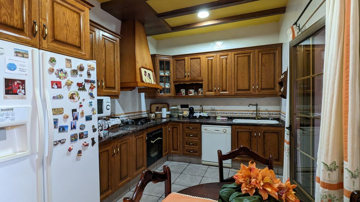 4 bedroom Villa for sale in Bigastro with pool garage - € 499,900 (Ref: 8966470)