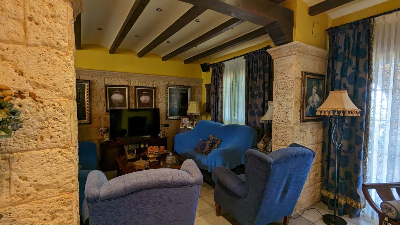 4 bedroom Villa for sale in Bigastro with pool garage - € 499,900 (Ref: 8966470)